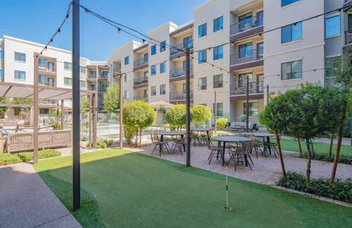 Bright 1BR Uptown Biltmore Gym Pool Parking WD - Foto 51