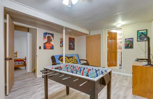 Spacious Aurora Retreat w/ Game Room + Hot Tub! - Foto 29