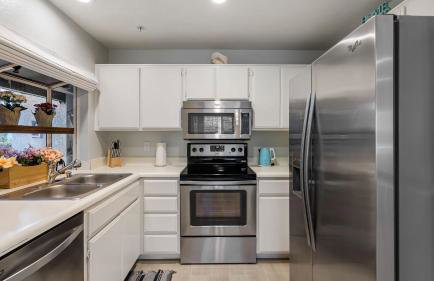 Walk to Beach Pool Hot Tub Private Patio Parking Seabreeze Retreat - Foto 14