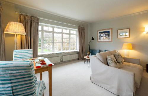 3 The Coastguards, Thorpeness - Only a stones throw from the Beach and very close to famous boating Meare, Country Club and Golf Club - Aldeburgh Coastal Cottages - Foto 12