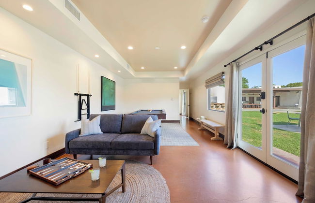 Sleeps 20! Architectural Mansion w/ Pool, Indoor Tennis Court, Game Room Starlight Estate by Avantstay - Foto 18