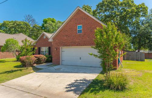 Cozy Retreat with Patio, Big Kitchen and Fishing Nearby - Foto 44