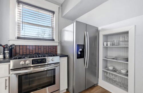 Elegant Historic Apartment with Craftsman Details - Foto 13