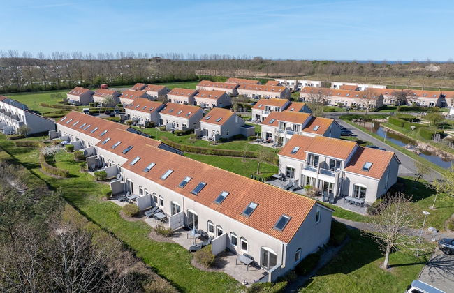 Restyled Bungalow With 2 Bathrooms, Near the Beach - Photo 31