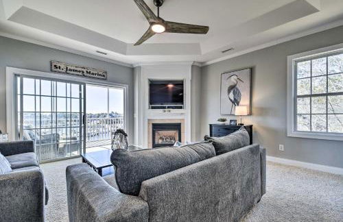 Spacious Southport Condo with Balcony! - Foto 4