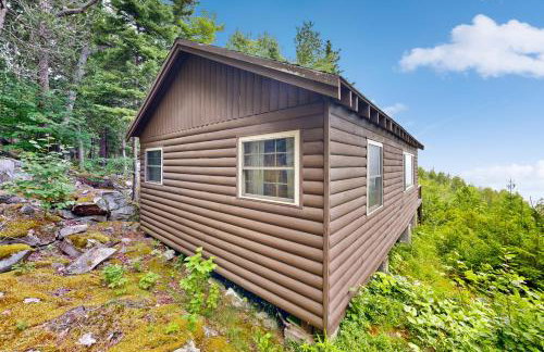 Breathtaking Views! Cozy Log Cabin in Northport - Foto 15