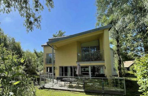 Modern contemporary home in beautiful setting - Foto 1