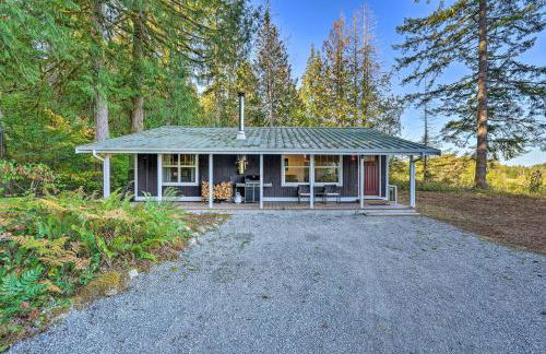 Dreamy Riverside Cabin with Fireplace and Grill - Foto 2