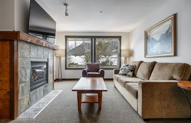 SPACIOUS 2-Br 2-Ba | Ski In/Out | Pool & Hot Tubs | in Heart of PANORAMA RESORT - Photo 13