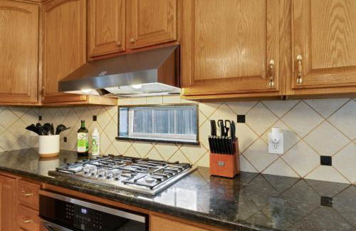 Luxury Home with Gourmet Kitchen - 3 Miles to A&M, Sleeps 14 - Foto 13