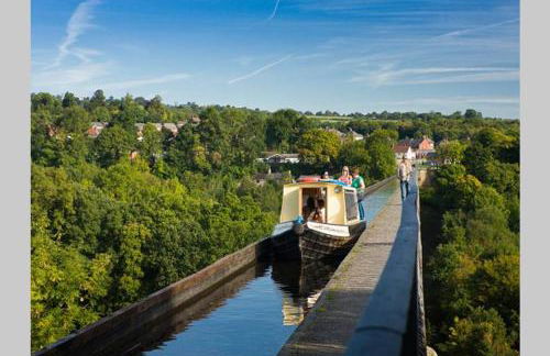 Plas yn Yale with mountain views from all windows - Photo 31