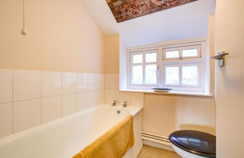 Charming Hilltop Cottage with Panoramic Views - Foto 9