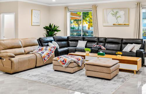 Spacious 9BR Home with Parking and Near DTLA - Foto 52