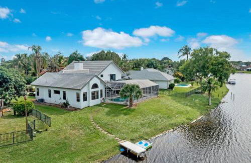 Lake Luxe Equine, Waterfront, Screened-in Pool, Hot Tub - Lake Views! Hosted By Relaxtay - Foto 1