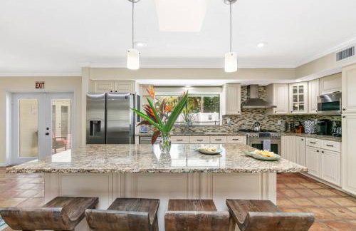 Spacious 4BR 2 5BA Family Retreat Pool Near Beach - Foto 15