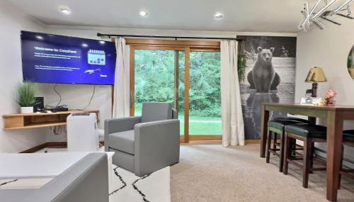 CozyDen - AC, Grill, Bike to Mountain, Porch! - Foto 5