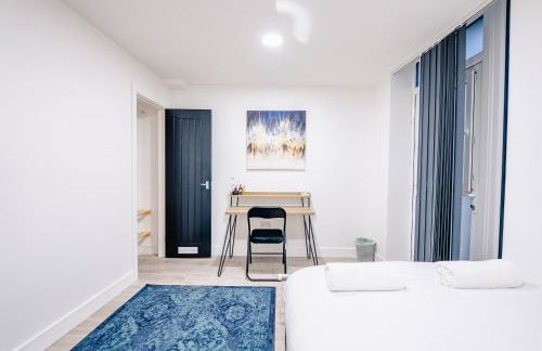 10BR 4Bath Home, Stag Do, Contractors, Big Group - Foto 27