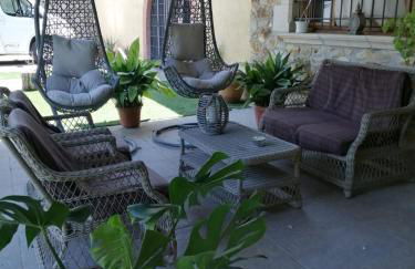 Magnífica Villa Familiar Con Piscina a 8Km Playa - Photo 3