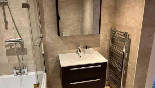 Stylish 1 Bedroom, 2 bed Basement Flat With Free Parking - Photo 5