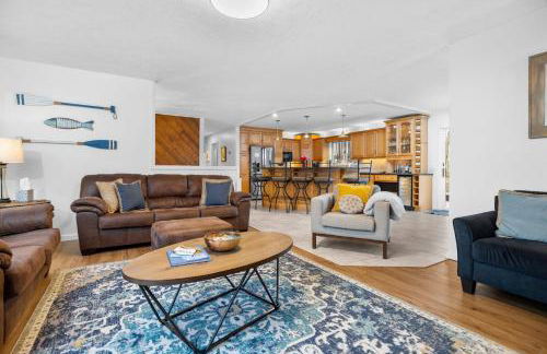 Private & Convenient-Hot tub-Fire Pit-Game room! - Foto 3