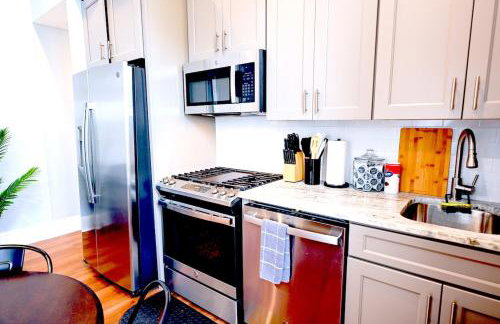 Governors Apartment - 2 bedroom - Steps to FQ - Photo 6