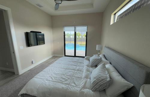 Brand New Luxury 4 bedroom heated pool home - Foto 26