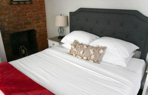 HostWise Stays - The Carnegie - Sauna, 1 Block from Butler St, Family Friendly - Foto 46