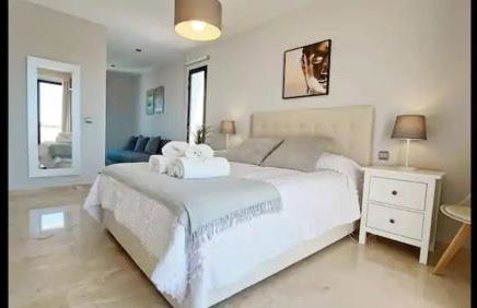 Fabuloso y amplio Duplex en Urb Jardines de Sotogrande - Foto 16