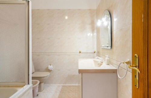 WHome Perfect Family Hideout Residence w/AC & 4BR + 5BA - Foto 52