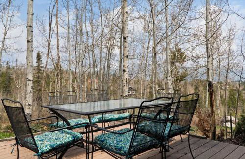 Cozy 2BR with Great Views Near Trails - Photo 20