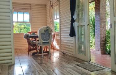 Chalé alpino em canela rs todo mobiliado com cozinha lareira split Wi-Fi 2 quartos perto do centro - Foto 13