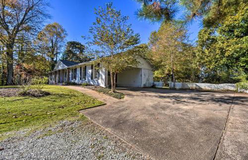 Mod Stable House on 10 Acres, Walk to Lake! - Foto 33