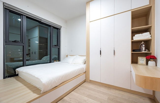 Happy Light Apartment in the Cardinal Court - Photo 1