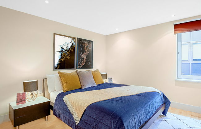 1 bedroom Apartment in London - Photo 5