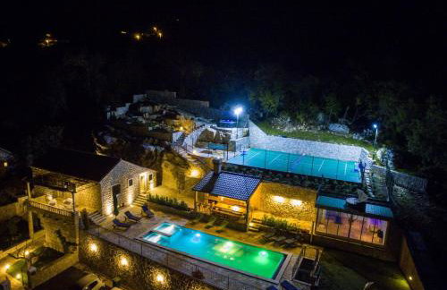 Villa Falcon Rook - Photo 42