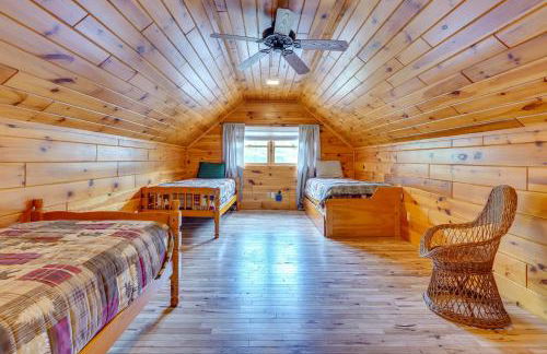 A-Frame Log Home with Game Room Near Lake George! - Foto 24