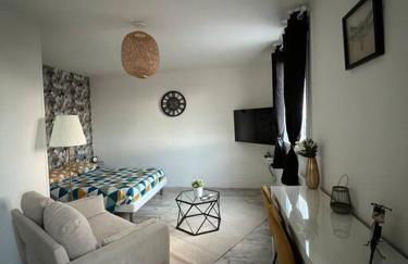 Charmant T1, parking privé, proche gare - Foto 1