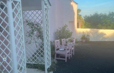 The Pink Cottage upstairs suite & Garden Summer Room - Foto 10