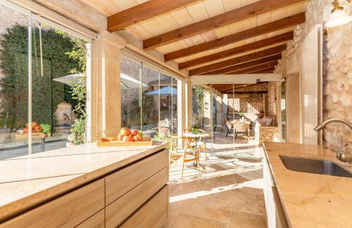 Casa de Piedra ubicada en el exclusivo wine village de Viladellops, te ofrece una experiencia única, donde el lujo y la tradición se fusionan en un entorno natural privilegiado - Foto 20