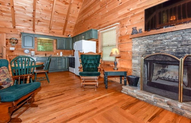 Creekside 2 Bedroom Cabin by RedAwning - Photo 6