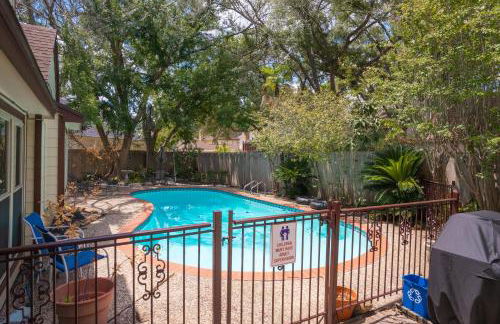 Spacious and quiet 4 bed 3 and a half bath home away from home in Katy Texas - Foto 42