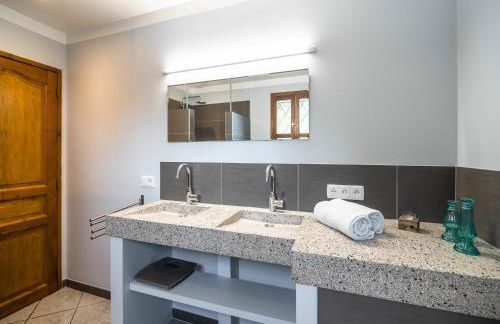 Charming French Villa with Pool - Foto 16