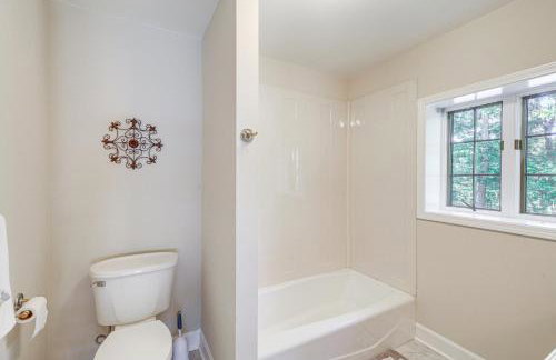 Spacious Home with Hiking Trail Access in Bristol! - Foto 29