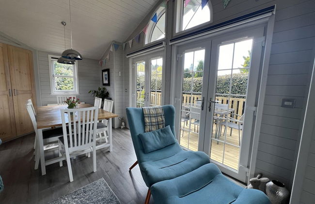 Holly Blue - Cosy Wooden Lodge, Kippford - Photo 10