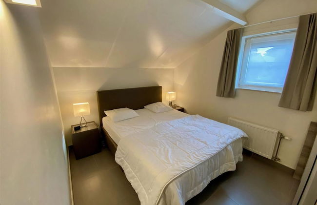 Stylish Westende Getaway - Photo 2