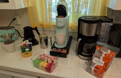 Kitchen, Laundry & Fenced Yard - Foto 22