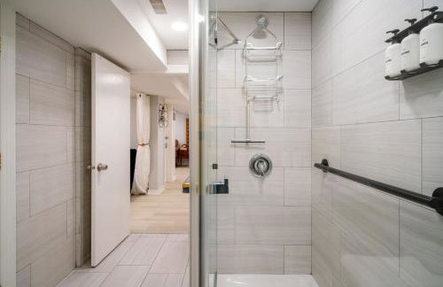 3Bed 2Bath Luxury Lake House on Myers Bay Private Pier Beach Firepit and Deck - Foto 48