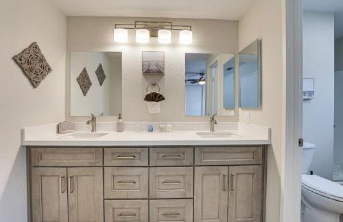 Sunny Oceanside Home with Patio, 5 Mi to Downtown! - Photo 14