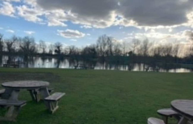 1 Bed Lodge Sleeps 4 - Pet Welcome - Fireplace - Foto 10