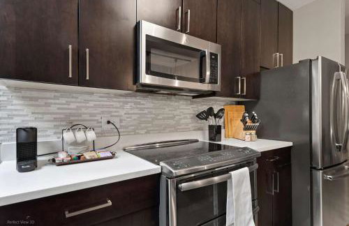 The Bernadin- Designer 3BR City Center with Balcony - Photo 24